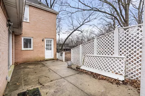Exterior - 30 Strauss Ln, Olympia Fields, IL 60461 photo 6 of 7