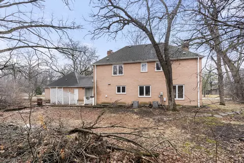 Exterior - 30 Strauss Ln, Olympia Fields, IL 60461 photo 5 of 7