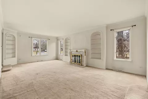 Living - 30 Strauss Ln, Olympia Fields, IL 60461 photo 4 of 6