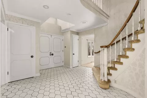 Entry Way - 30 Strauss Ln, Olympia Fields, IL 60461 photo 1 of 4