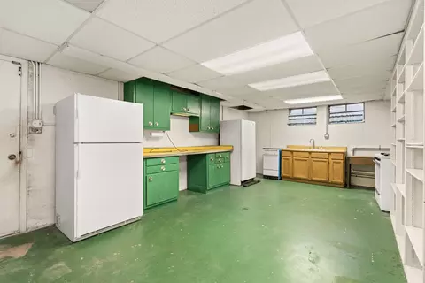 Kitchen - 30 Strauss Ln, Olympia Fields, IL 60461 photo 4 of 4