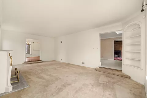 Living - 30 Strauss Ln, Olympia Fields, IL 60461 photo 3 of 6