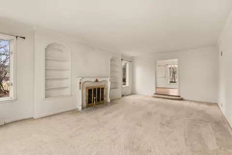 Living - 30 Strauss Ln, Olympia Fields, IL 60461 photo 2 of 6