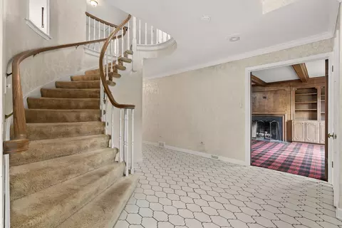 Entry Way - 30 Strauss Ln, Olympia Fields, IL 60461 photo 2 of 4