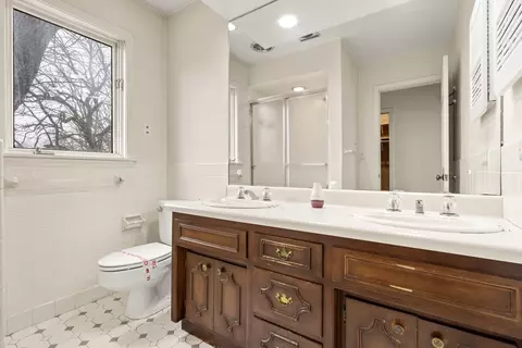 Bath - 30 Strauss Ln, Olympia Fields, IL 60461 photo 3 of 6