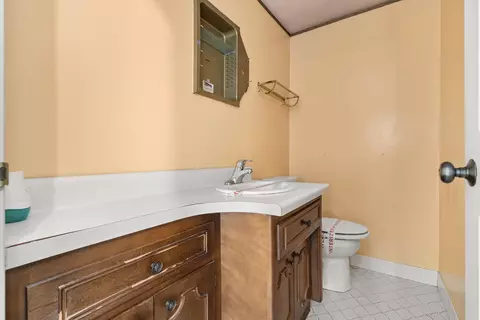 Bath - 30 Strauss Ln, Olympia Fields, IL 60461 photo 4 of 6