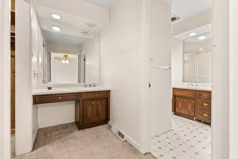 Bath - 30 Strauss Ln, Olympia Fields, IL 60461 photo 2 of 6