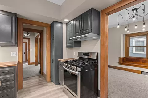 Entry Way - 350 15th Ave, Moline, IL 61265 photo 4 of 4