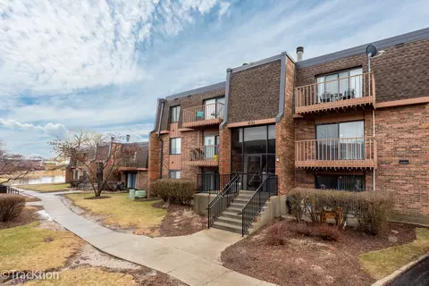 631 Derry Ct #2C, Schaumburg, IL 60193