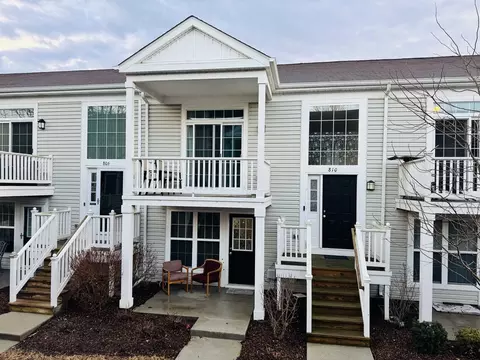 810 Four Seasons Blvd, Aurora, IL 60504