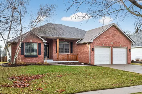 1411 Windfield Dr, Sycamore, IL 60178