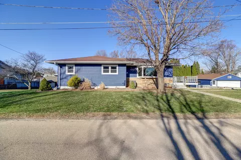 320 10th St, Fulton, IL 61252