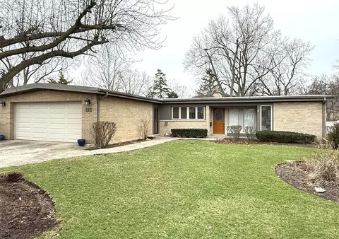 337 Hager Ln, Glenview, IL 60025