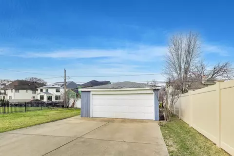 Exterior - 277 E Oneida Ave, Elmhurst, IL 60126 photo 10 of 10