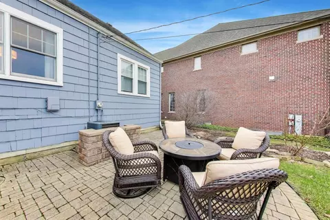Exterior - 277 E Oneida Ave, Elmhurst, IL 60126 photo 6 of 10