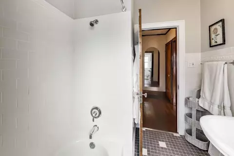 Bath - 277 E Oneida Ave, Elmhurst, IL 60126 photo 2 of 3