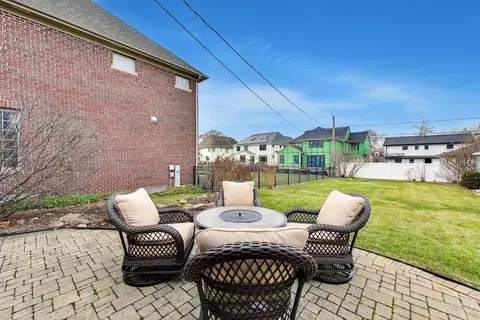 Exterior - 277 E Oneida Ave, Elmhurst, IL 60126 photo 7 of 10