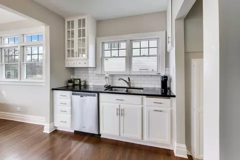 Kitchen - 277 E Oneida Ave, Elmhurst, IL 60126 photo 3 of 4