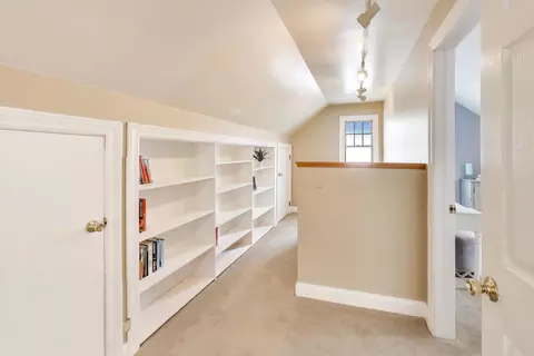 Entry Way - 277 E Oneida Ave, Elmhurst, IL 60126 photo 2 of 2