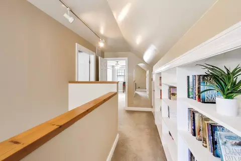 Entry Way - 277 E Oneida Ave, Elmhurst, IL 60126 photo 1 of 2