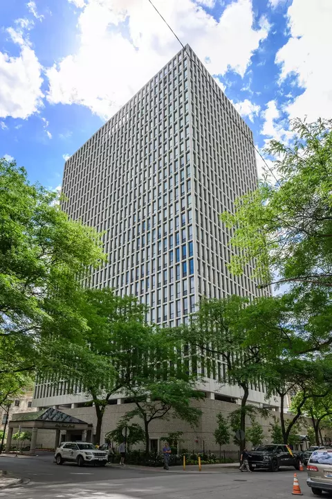 1 E Scott St #1403, Chicago, IL 60610