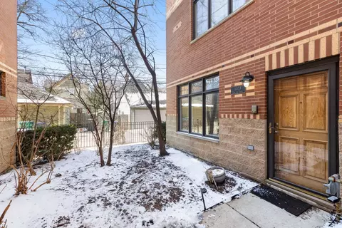 1033 Lincoln Trl, Oak Park, IL 60302