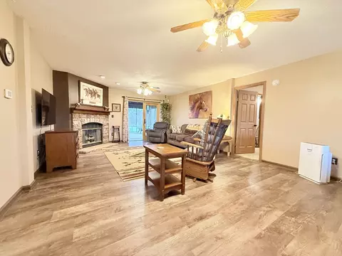 Living - 147 Hazel Rd, Simpson, IL 62985 photo 2 of 3