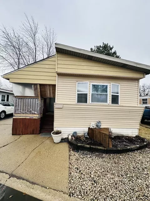 7500 Elmhurst Rd #405, Des Plaines, IL 60018