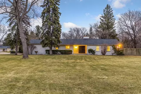 1967 Red Fox Ln, Green Oaks, IL 60048