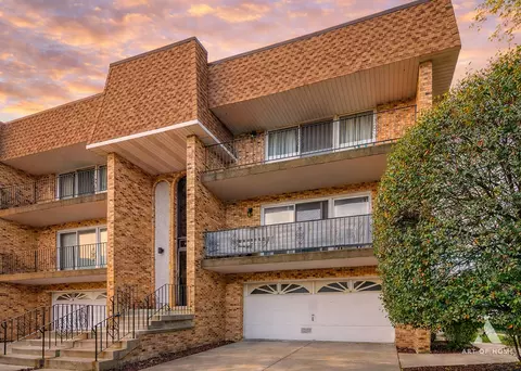 4153 W 97th St #2A, Oak Lawn, IL 60453