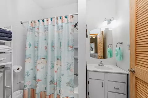Bath - 620 W 6th St, Minonk, IL 61760 photo 1 of 3