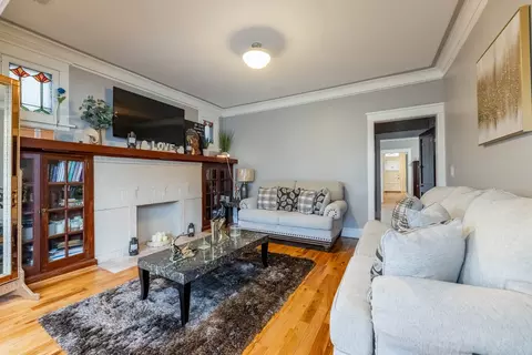 Living - 1511 E 67th Pl, Chicago, IL 60637 photo 2 of 4