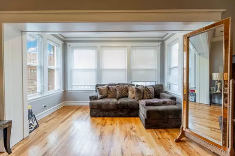 Living - 1511 E 67th Pl, Chicago, IL 60637 photo 3 of 4