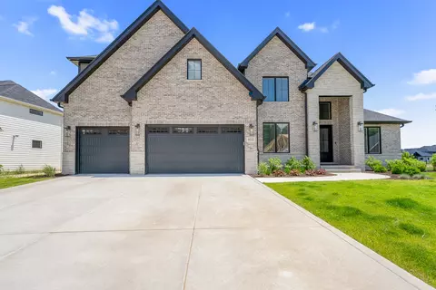 9533 Tall Grass Trl, Saint John, IN 46373