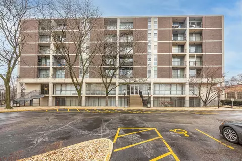 1043 S York Rd #406, Bensenville, IL 60106