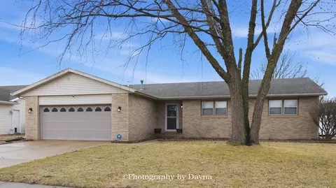 609 N Monroe Ave, Bradley, IL 60915