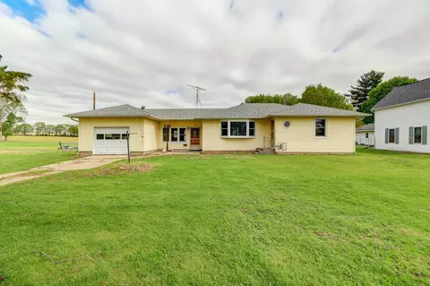 1134 W Main St, Thomson, IL 61285