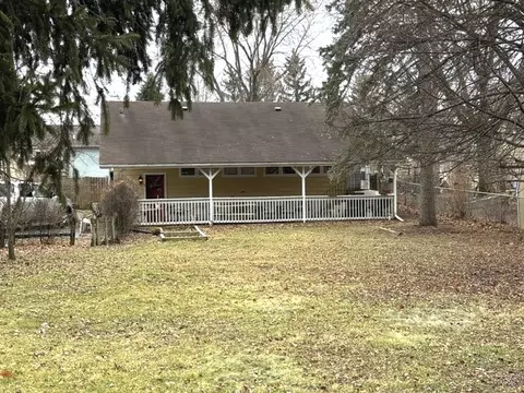 902 Highland Ave, Wauconda, IL 60084