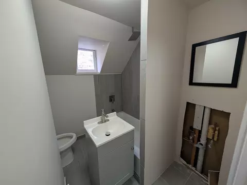 Bath - 654 E 92nd Pl, Chicago, IL 60619 photo 2 of 2
