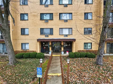 6670 S Brainard Ave #209, Countryside, IL 60525