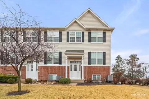 2271 Beresford Dr, Yorkville, IL 60560