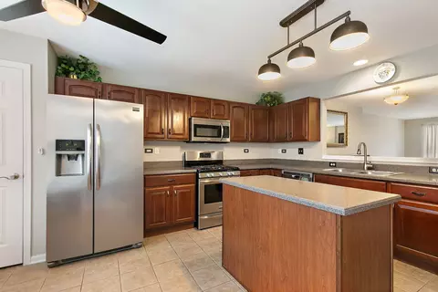 Kitchen - 1135 Reserve Dr, Elgin, IL 60124 photo 1 of 2