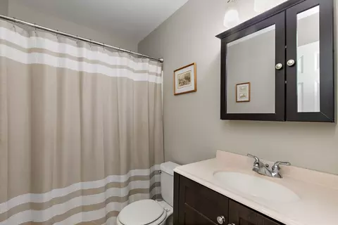 Bath - 1135 Reserve Dr, Elgin, IL 60124 photo 3 of 3