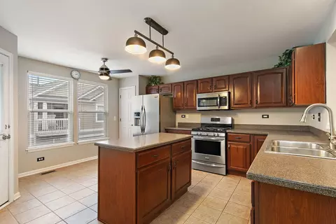 Kitchen - 1135 Reserve Dr, Elgin, IL 60124 photo 2 of 2