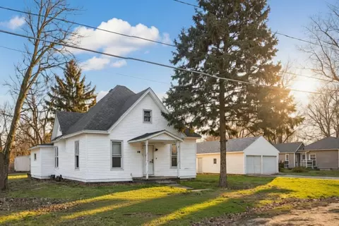 207 E Field St, Secor, IL 61771