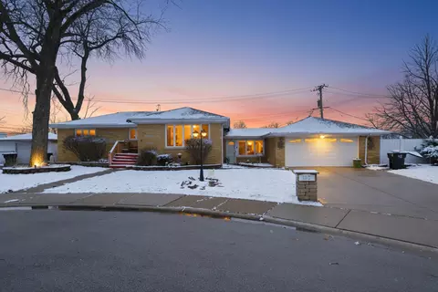 702 E 162nd Pl, South Holland, IL 60473