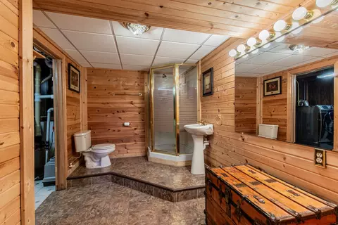 Bath - 216 Bailey Ct, Princeton, IL 61356 photo 3 of 3