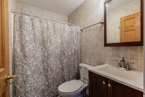 Bath - 216 Bailey Ct, Princeton, IL 61356 photo 2 of 3
