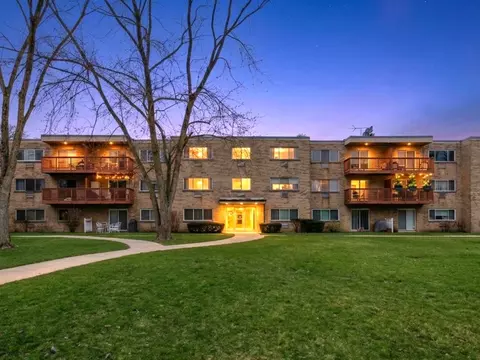 726 Dempster St #206, Mount Prospect, IL 60056
