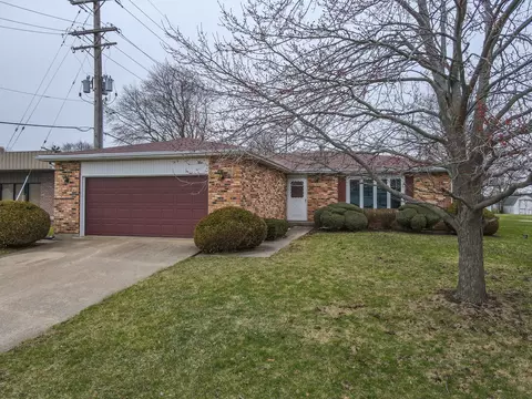 155 E Baker St, Manteno, IL 60950